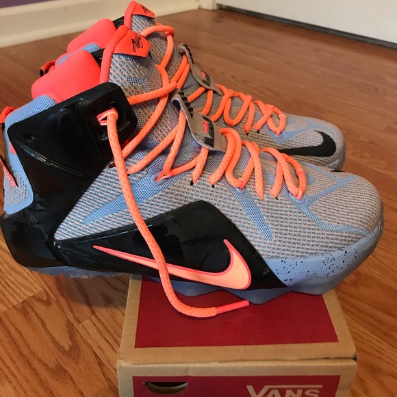 Nike Shoes - brand new never worn